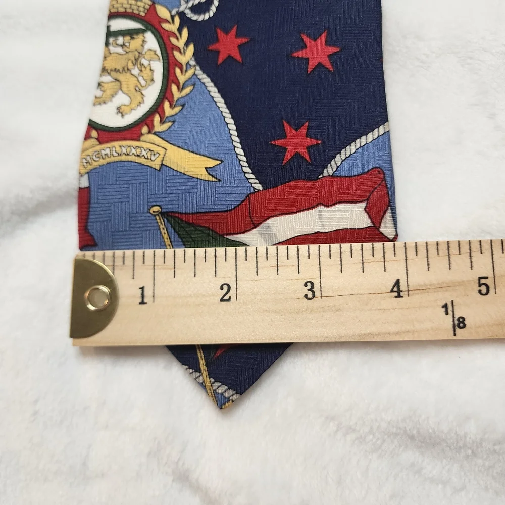 Vintage Tommy‎ Hilfiger Mens Tie 100% Silk Flag and Crest Pattern EUC